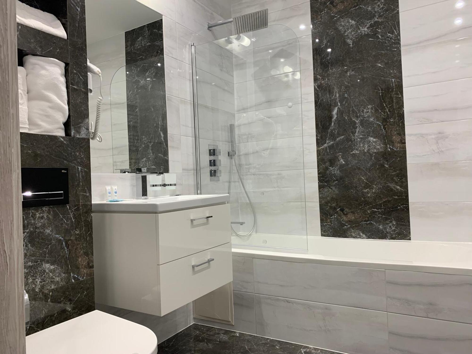 Piramida Aparthotel Boleslawiec  Buitenkant foto