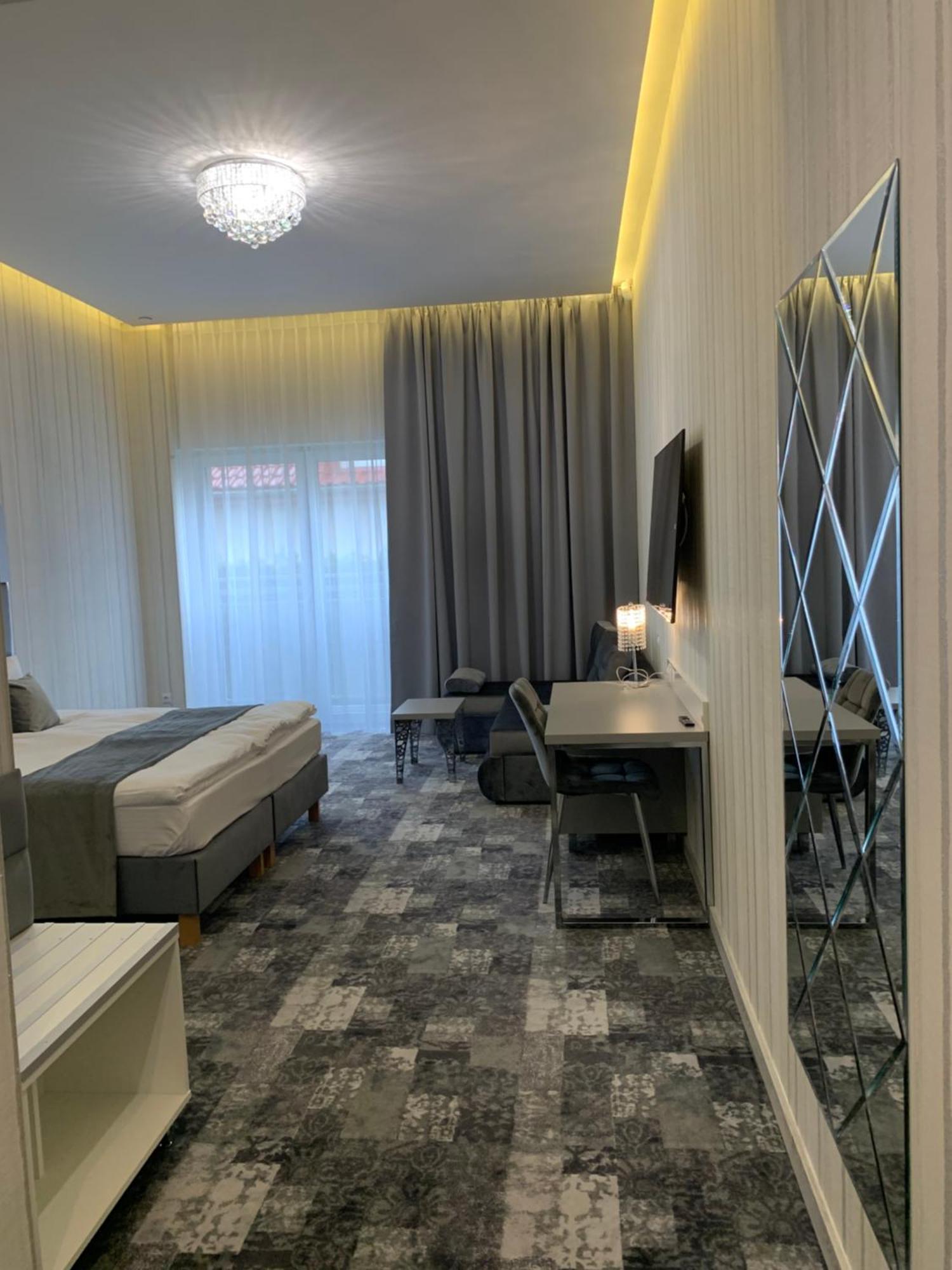Piramida Aparthotel Boleslawiec  Buitenkant foto