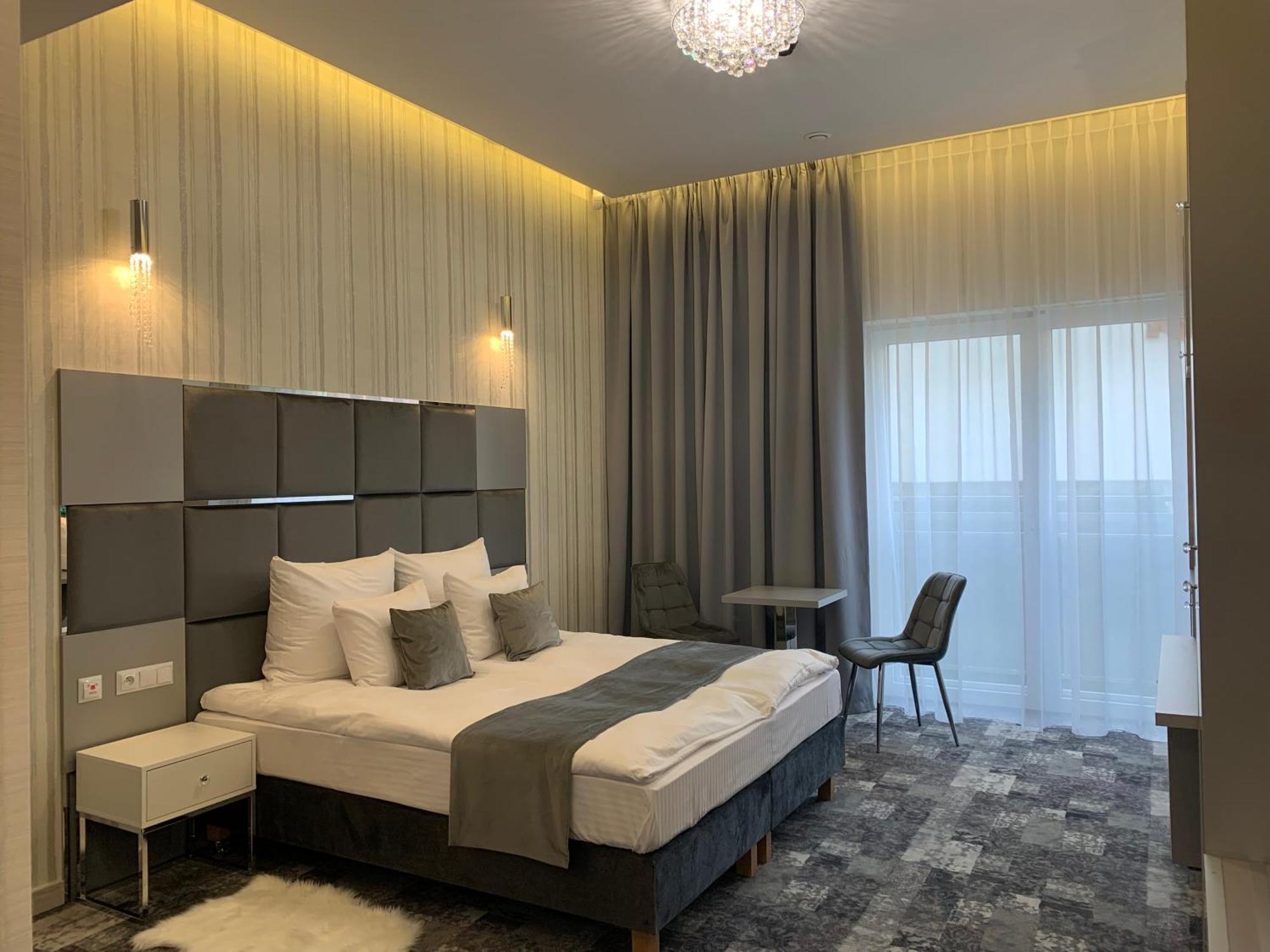 Piramida Aparthotel Boleslawiec  Buitenkant foto