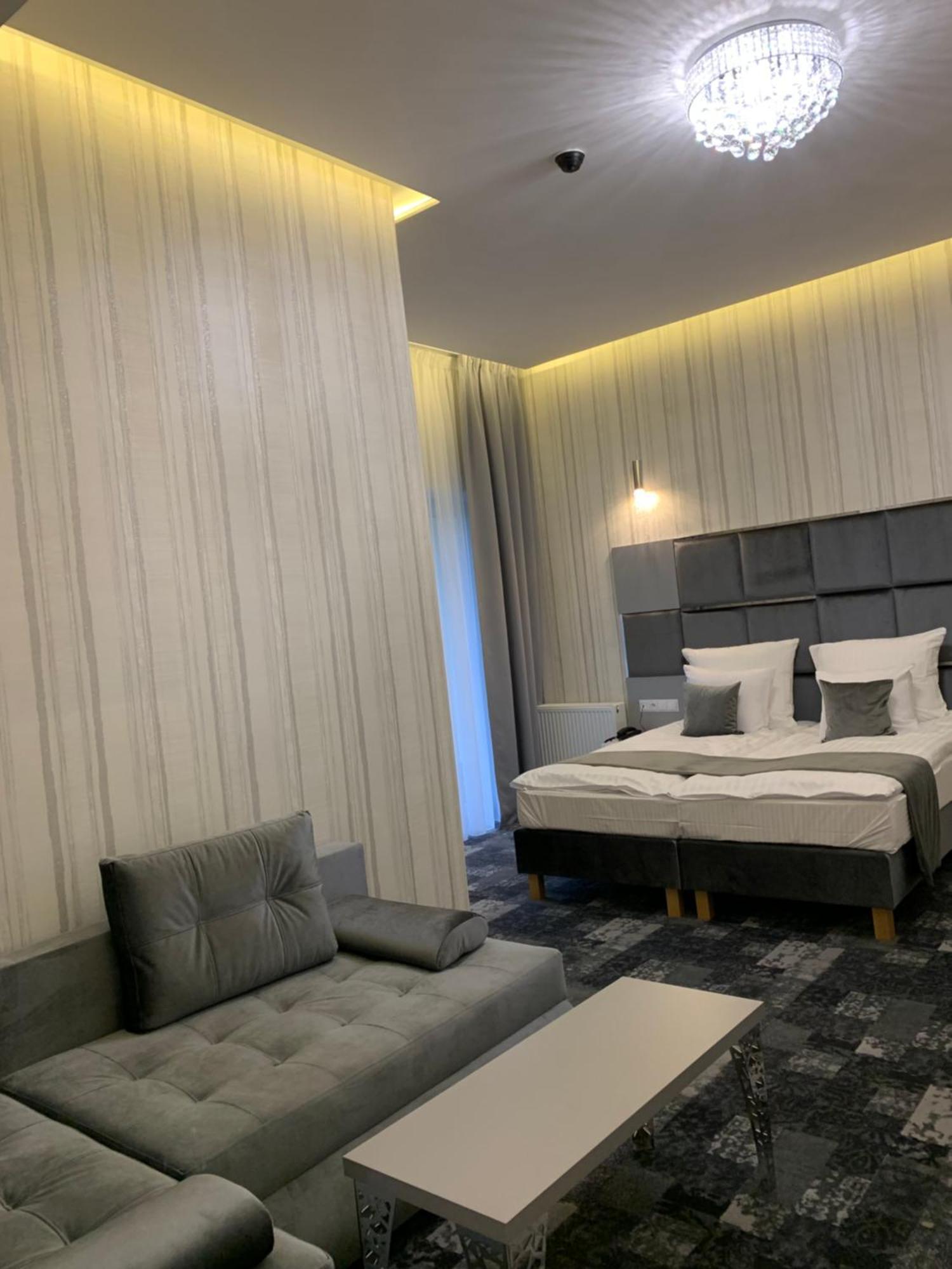 Piramida Aparthotel Boleslawiec  Buitenkant foto
