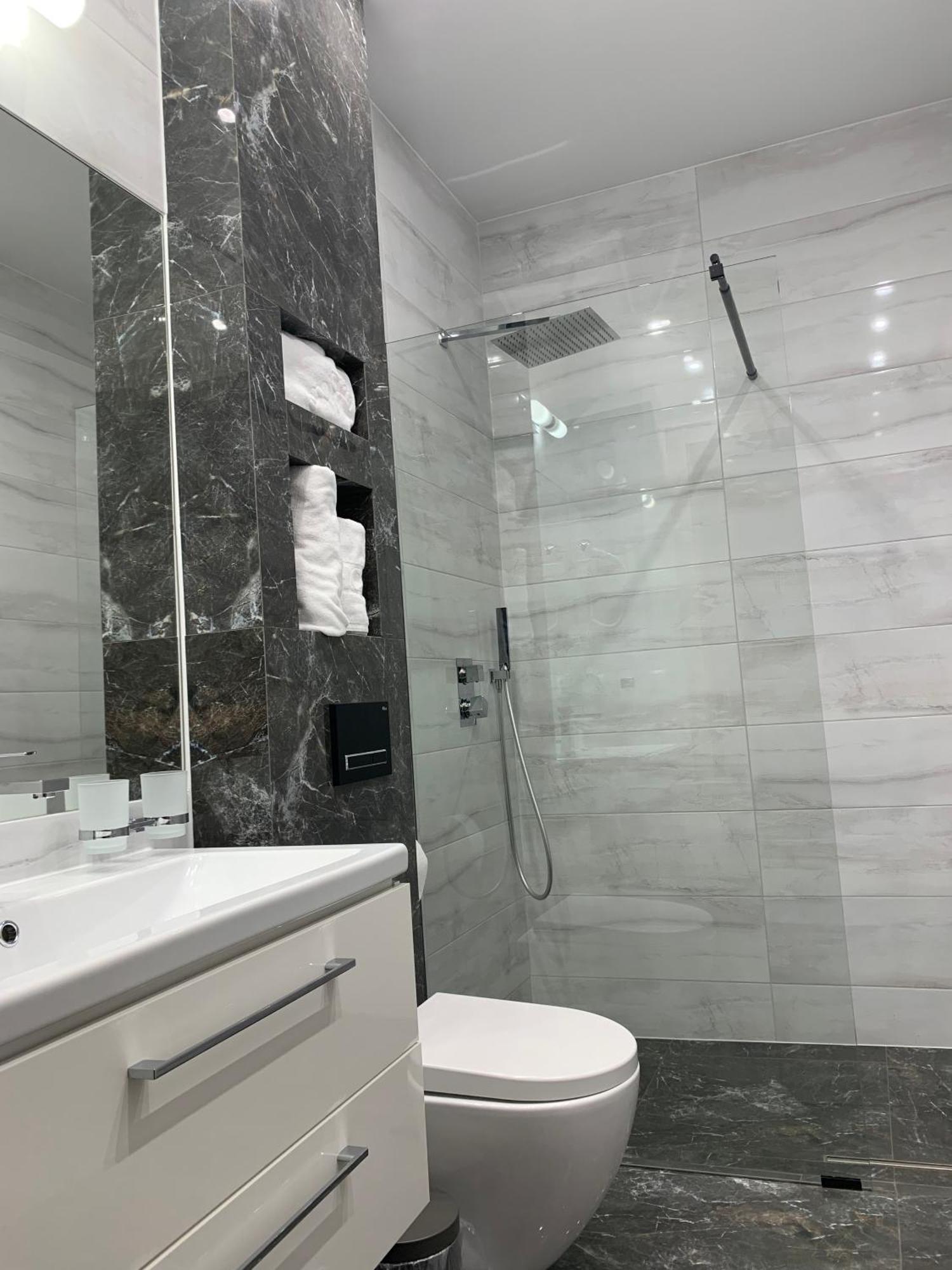 Piramida Aparthotel Boleslawiec  Buitenkant foto