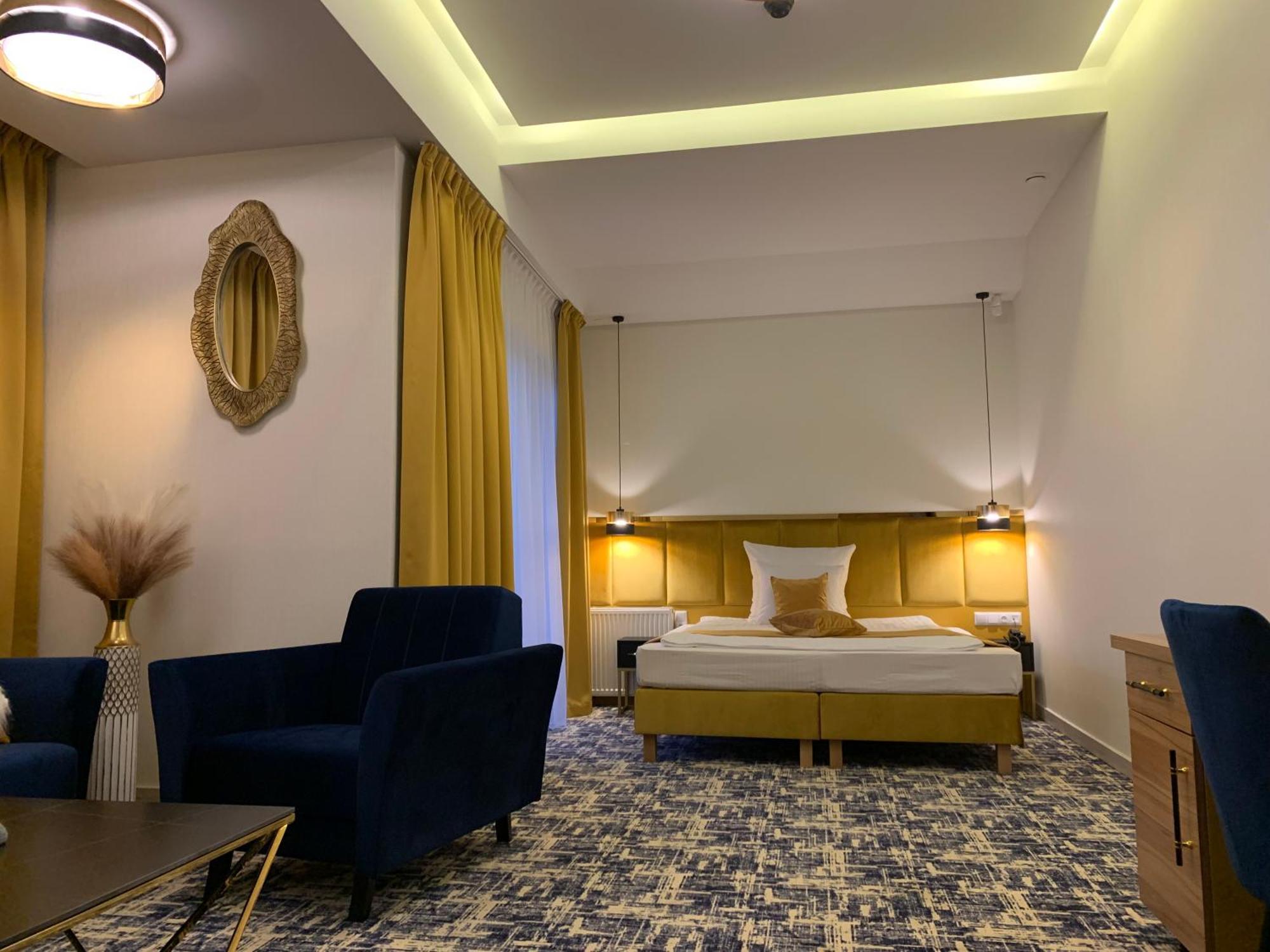 Piramida Aparthotel Boleslawiec  Buitenkant foto