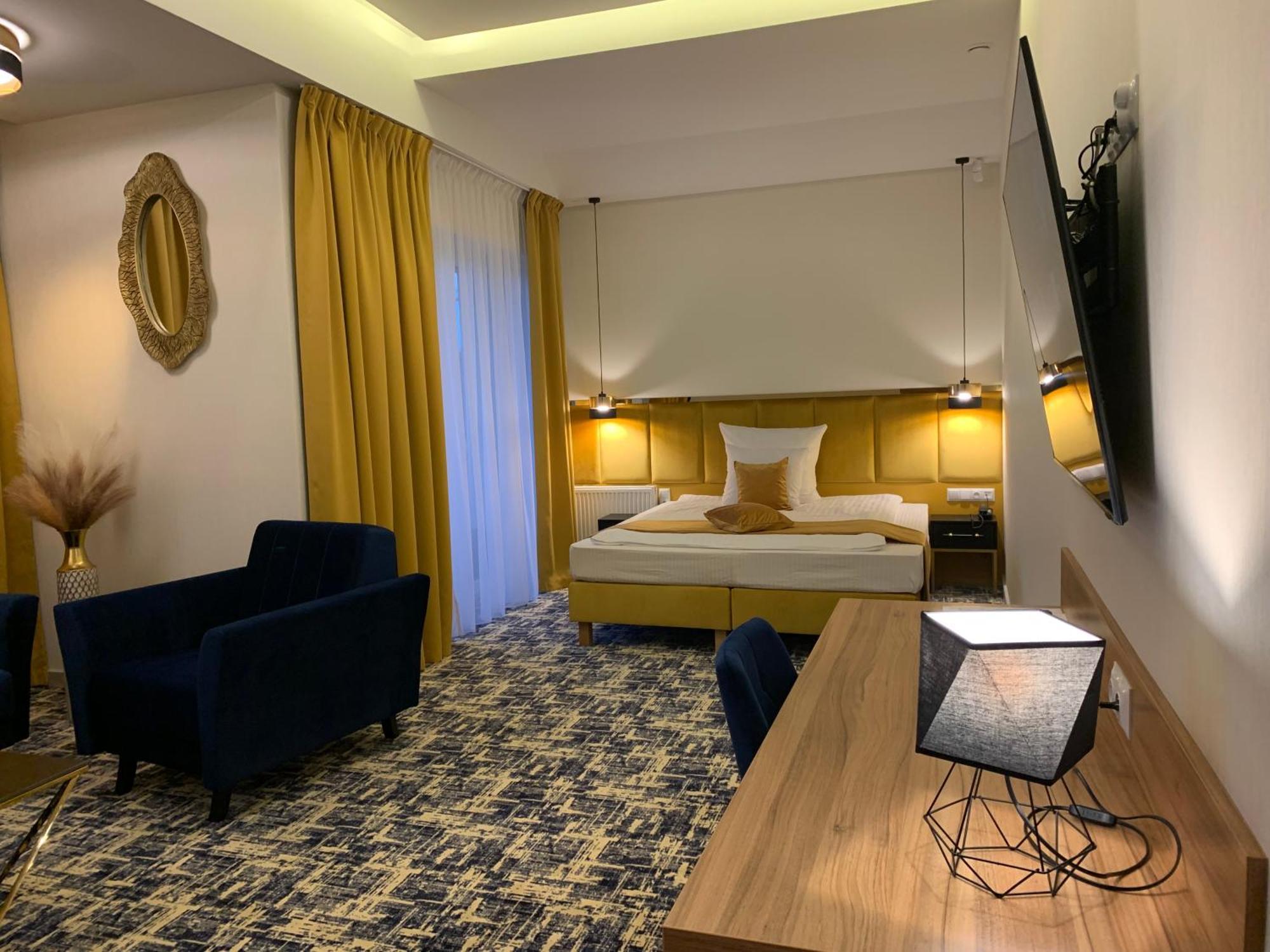 Piramida Aparthotel Boleslawiec  Buitenkant foto