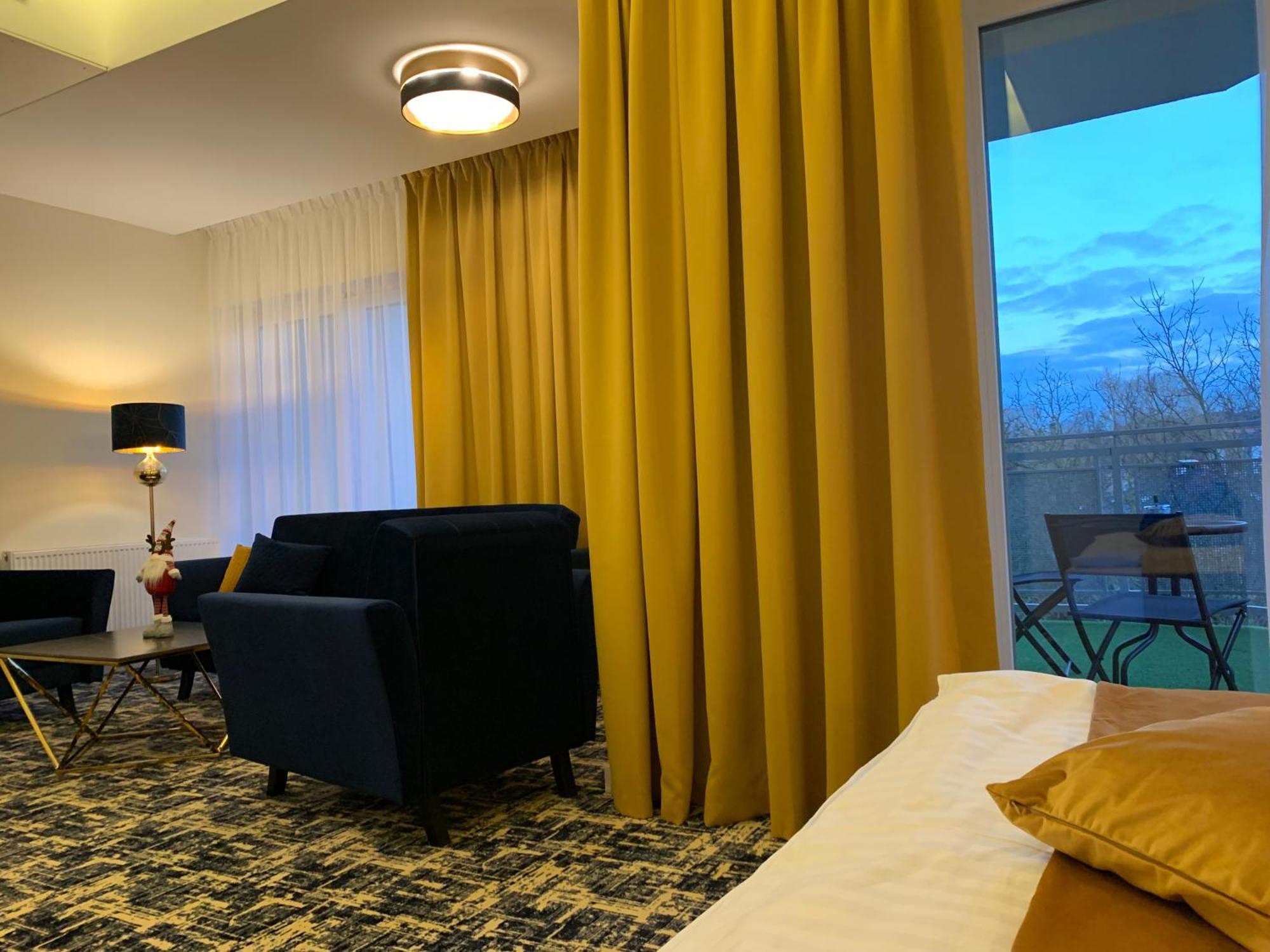 Piramida Aparthotel Boleslawiec  Buitenkant foto