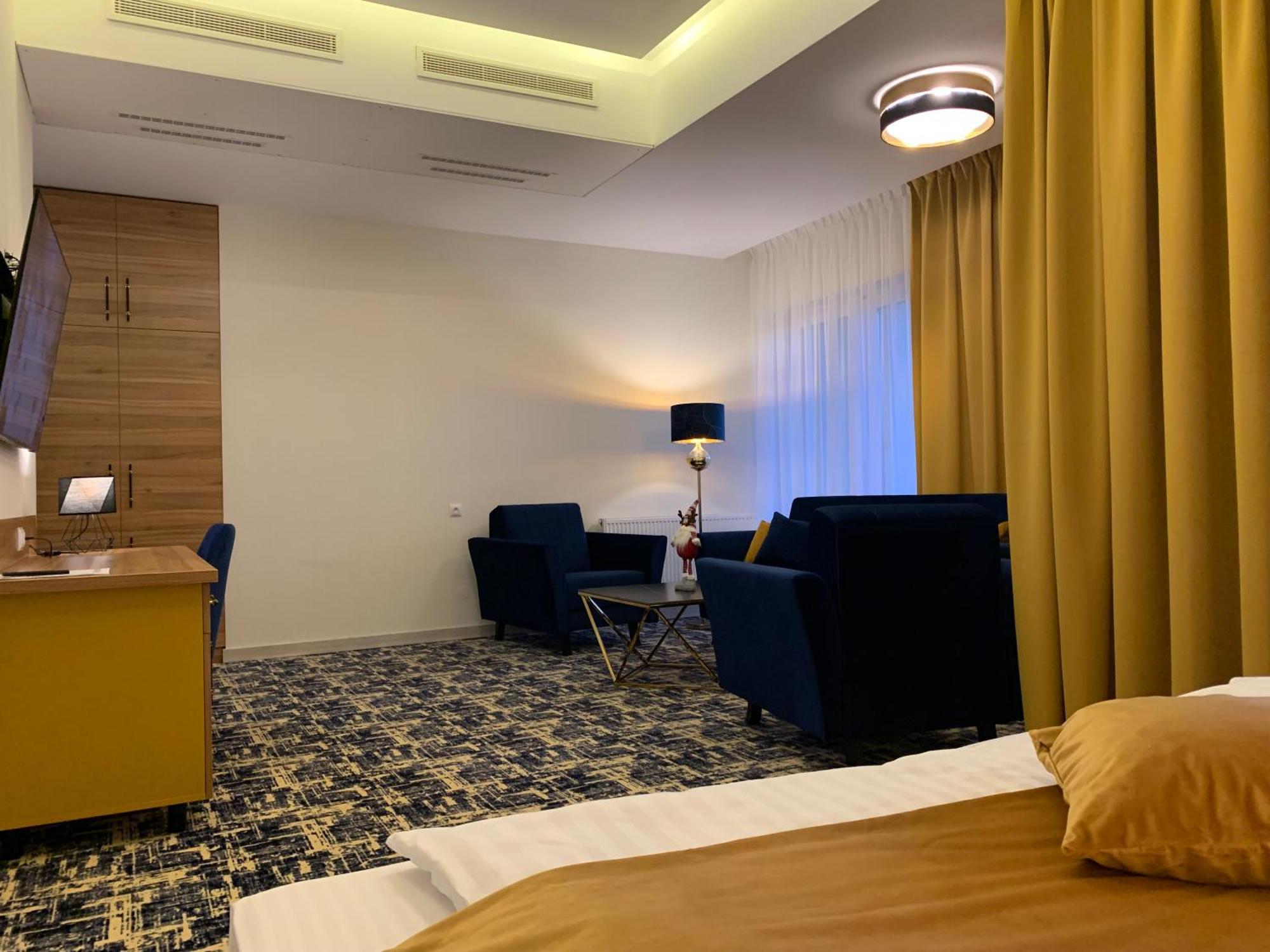 Piramida Aparthotel Boleslawiec  Buitenkant foto