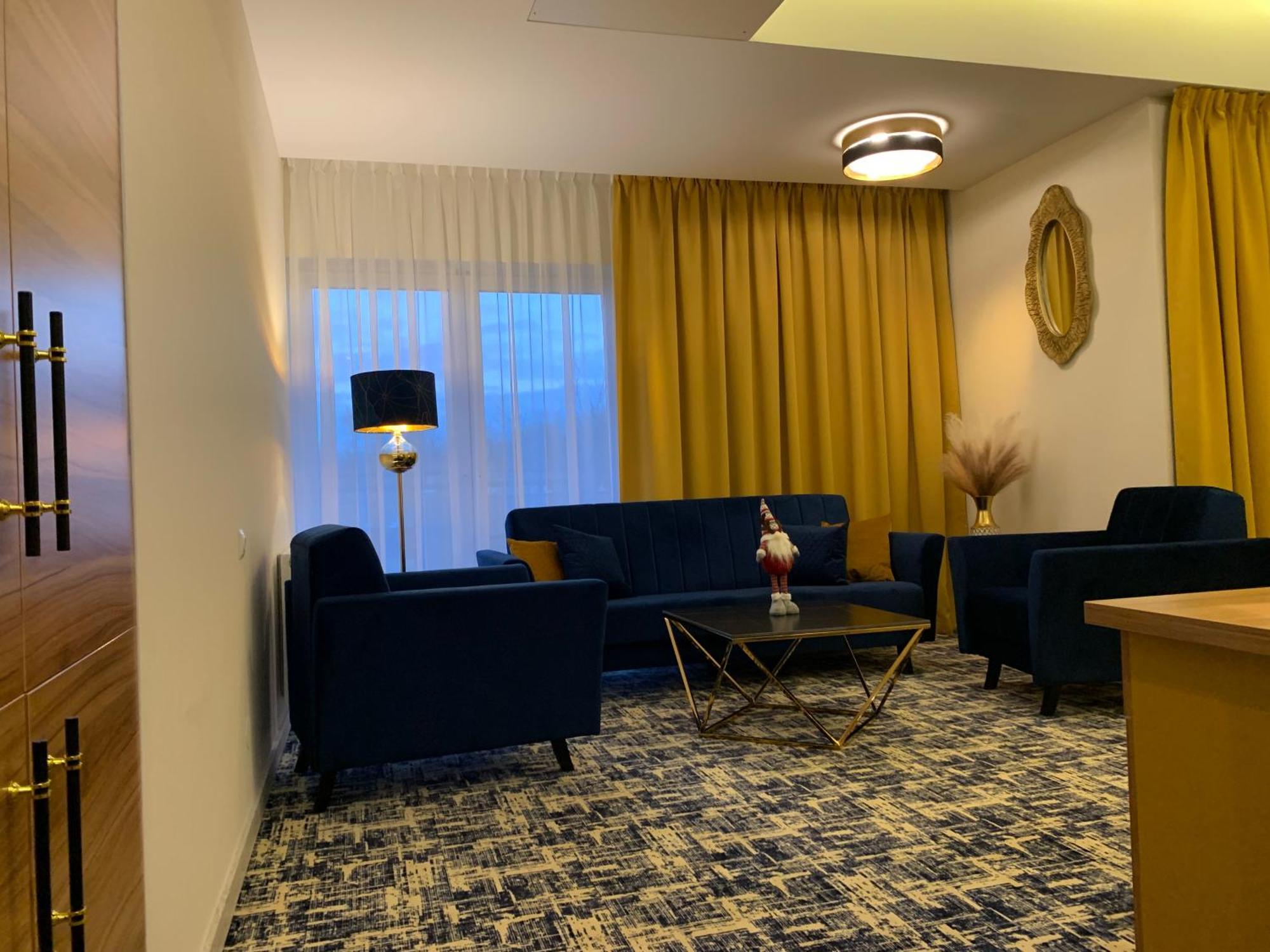 Piramida Aparthotel Boleslawiec  Buitenkant foto