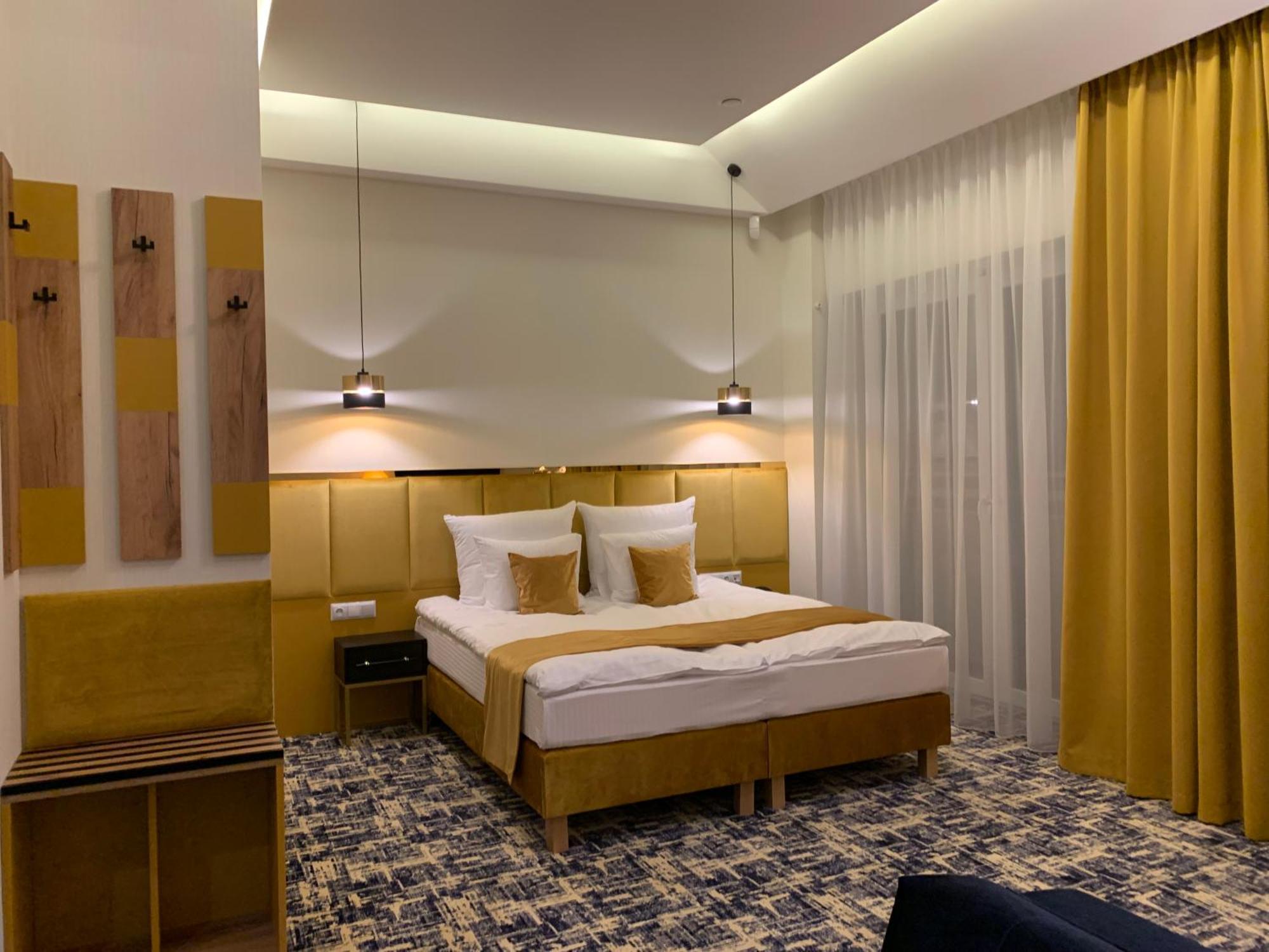 Piramida Aparthotel Boleslawiec  Buitenkant foto